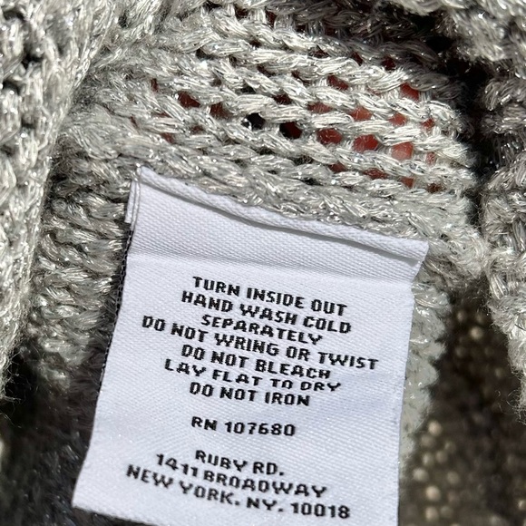 RUBY RD Silver Metallic Sweater Sz XL Sparkle Crochet Knit Beads Sequins EUC - Picture 5 of 6